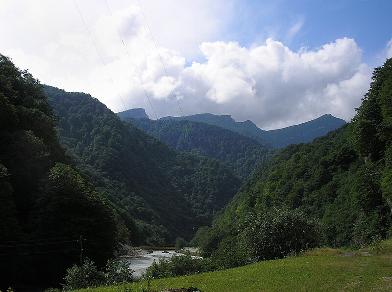 Файл:Alagir Canyon.jpg