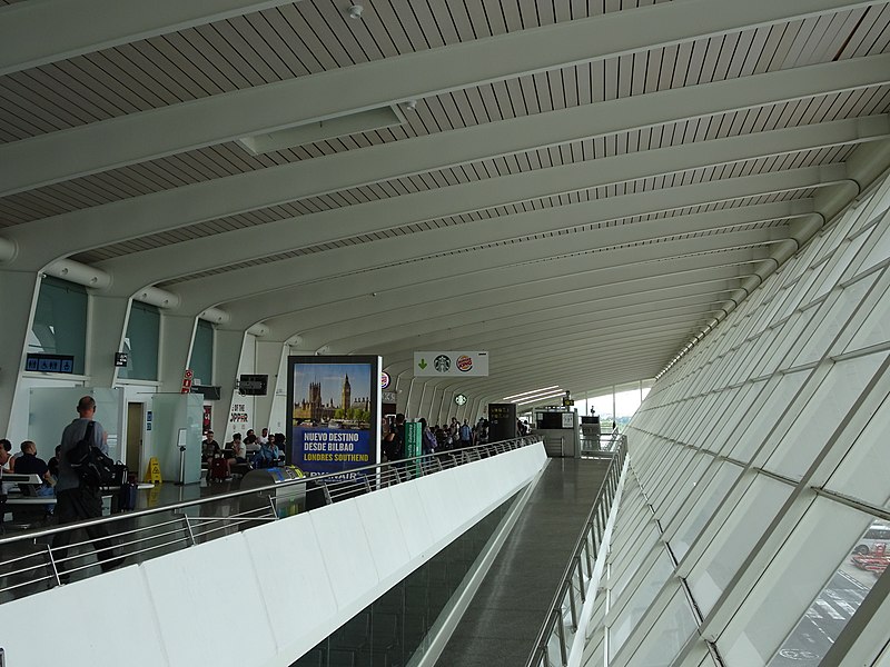 Archivo:Bilbao Airport (48131423093).jpg