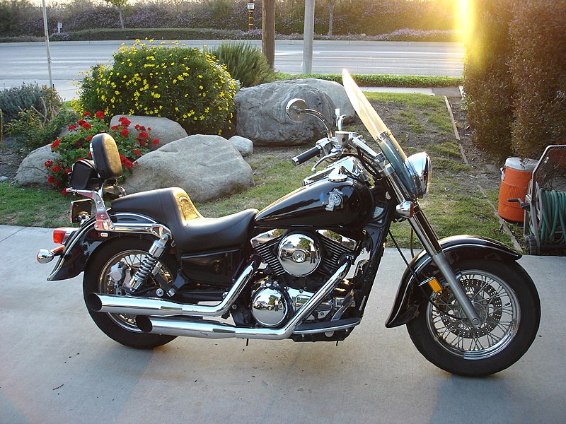 File:Kawasaki Vulcan 1500 (2000).jpg