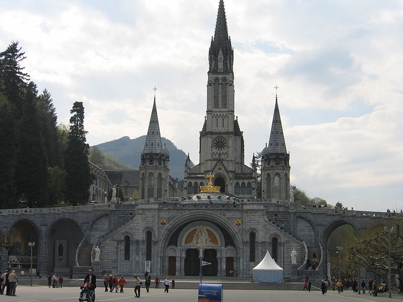 File:Lourdes Cathédrale01.JPG