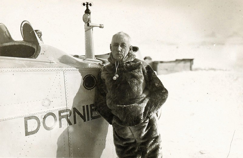 Файл:Roald Amundsen Svalbard 1925.jpg