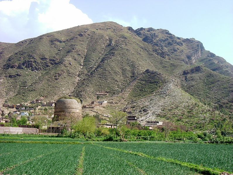 File:Shingerdar Stupa1.jpg