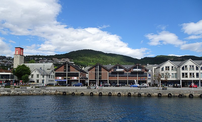 File:Volda med kirken.jpg