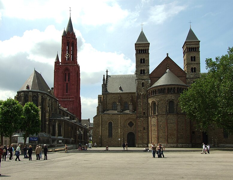 File:Vrijthof in Maastricht.jpg