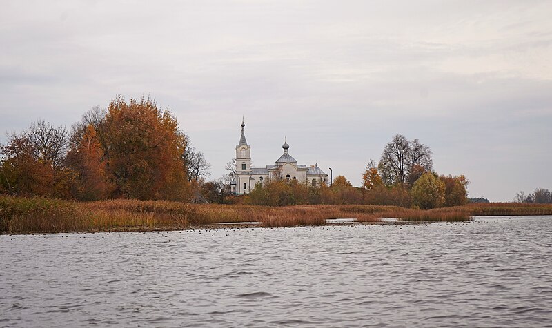 Archivo:Храм у селі Нобель.jpg