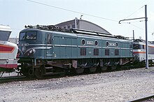 A later 2D2 9100 with a flat-fronted body style