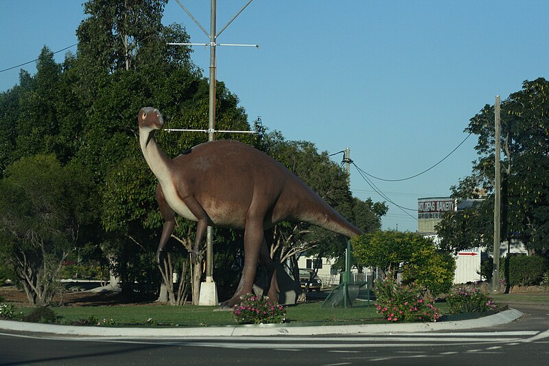 Файл:Hughenden-dinosaur-outback-queensland-australia.JPG