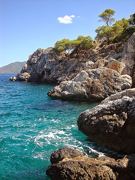 File:Mareza beach,Angistri.JPG