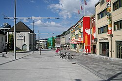 To the left: foundation for the tracks of the now completed Bergen Light Rail system. To the right, pedestrian street outside shopping center NesttunSenteret