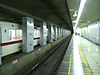 The tracks and platforms of Nishi-magome station in 2007