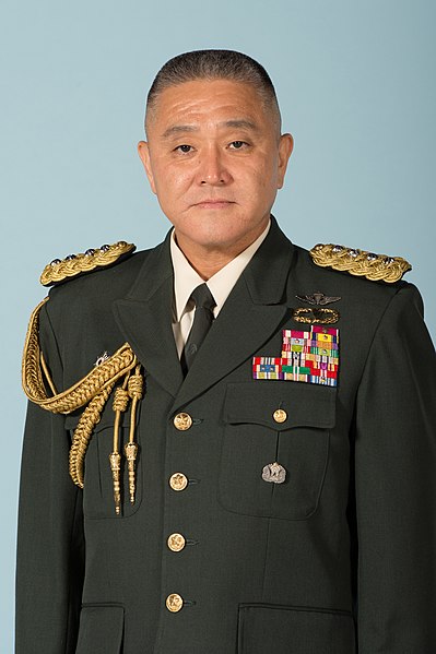 File:第35代陸上幕僚長 岡部 俊哉.jpg