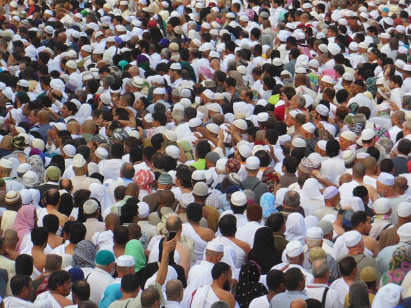 Archivo:Crowds in haram makkah.jpg