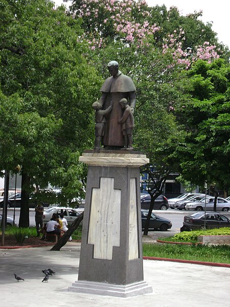 File:Estatua.JPG