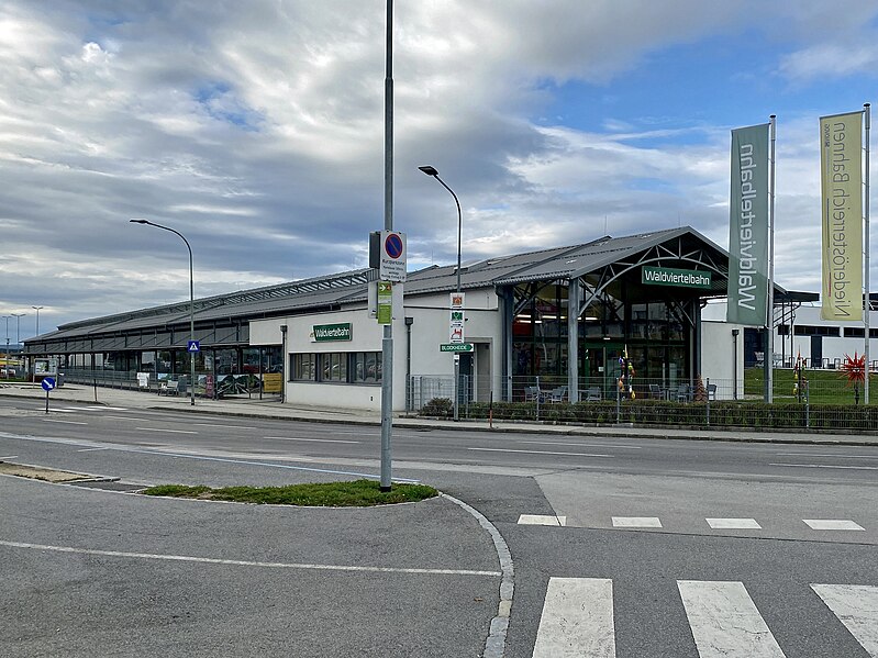 File:Gmünd Bahnhof Waldviertelbahn 01.jpg