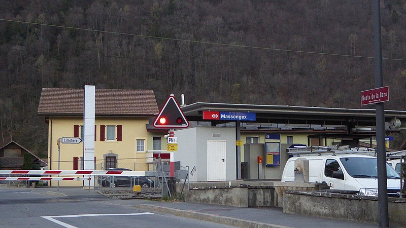 File:Massongex railway station.jpg