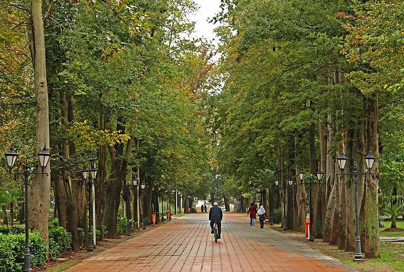 File:Mohtasham park in Rasht.jpg