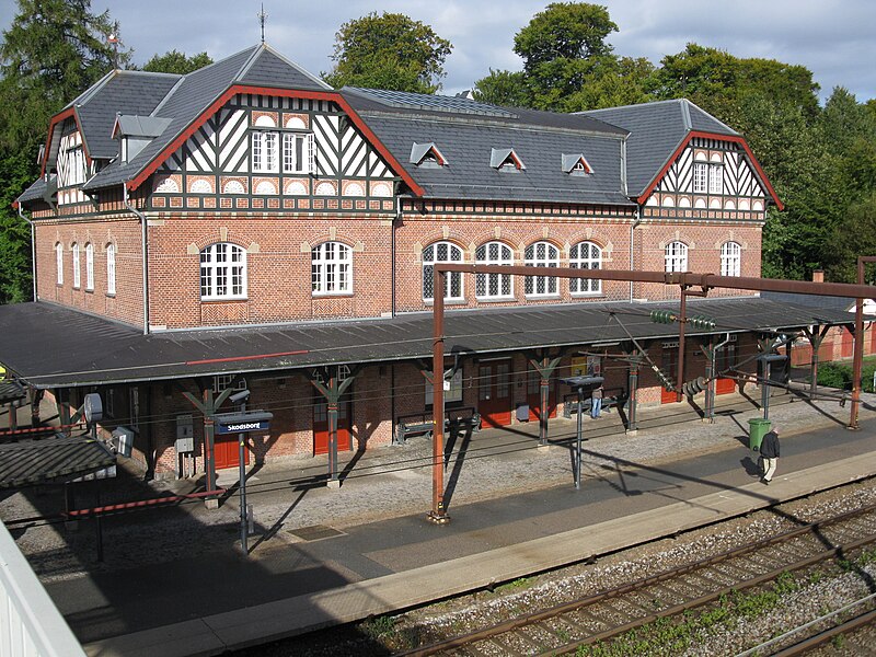 File:Skodsborg Station 2.jpg