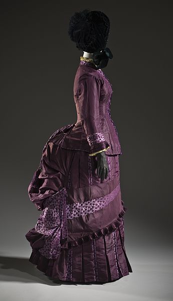 File:Woman's dress c. 1885.jpg