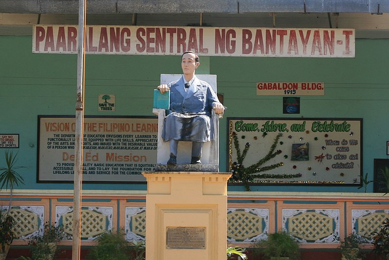 File:Bantayan Central School (Gabaldon).JPG