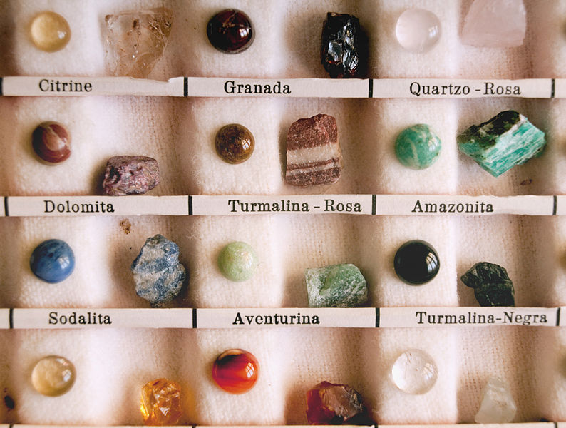 Файл:Collection of stones.jpg