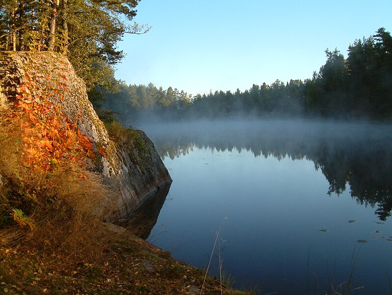 File:Gullringen pond.jpg