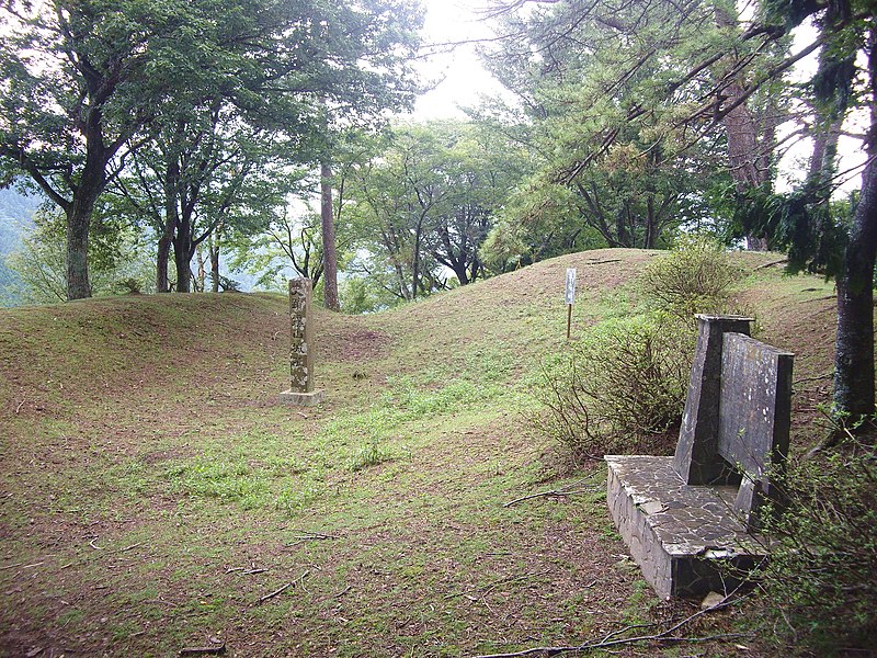 File:Kiriyama Castle ruins.jpg