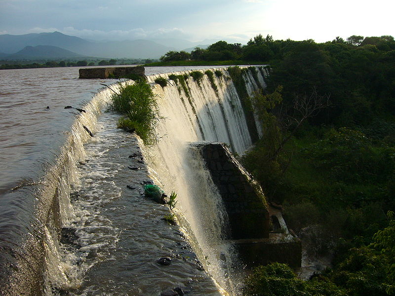 Archivo:Presa del Tecuán.JPG