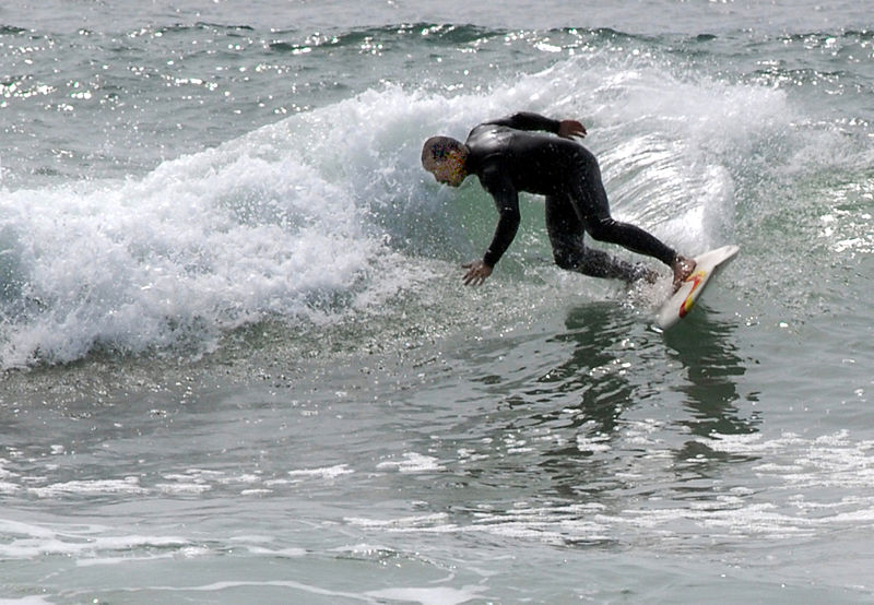 File:Surfing.jpg