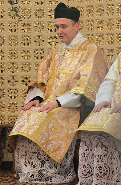 File:Deacon dalmatic 20100418.jpg