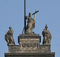 Escultura de las tres virtudes teologales: Fe, Esperanza y Caridad