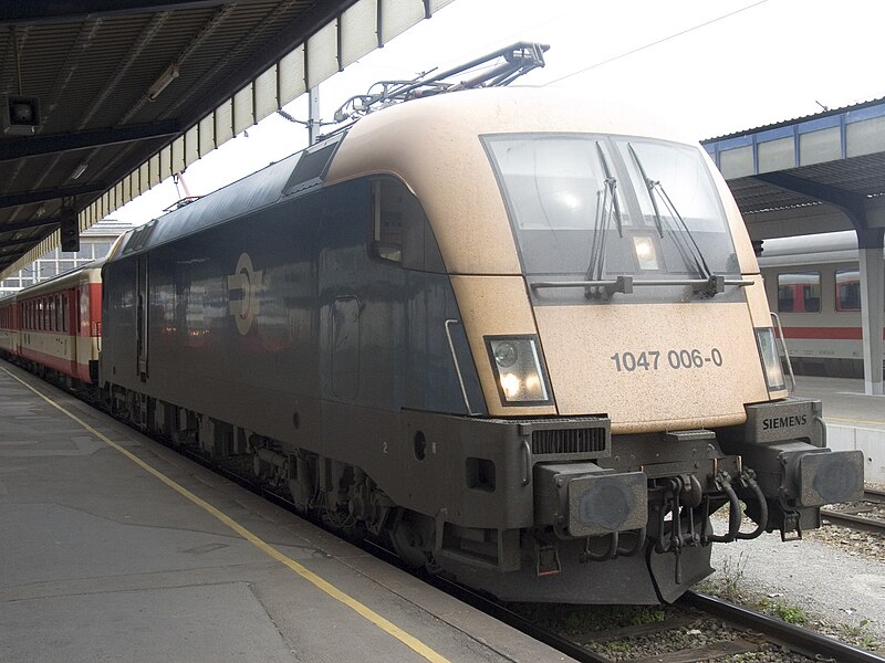 Archivo:MAV locomotive at Vienna.jpg