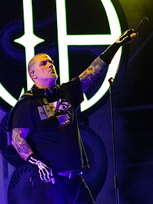 Anselmo performing with Pantera in 2022