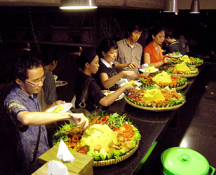 File:Tumpeng Feast.JPG