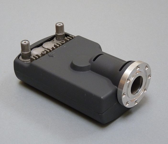 File:Twin universal flange lnb.jpg