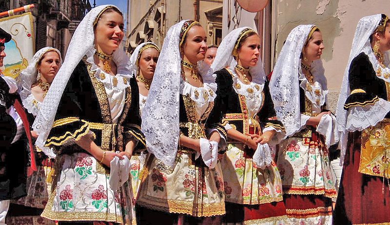 File:Women of sardinia.jpg