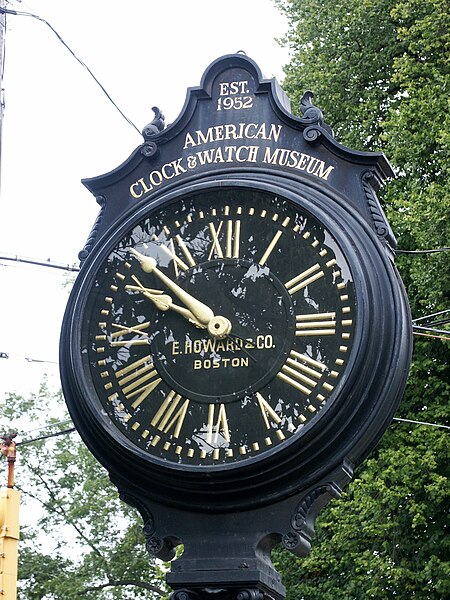 File:AWCM Streetclock Howard-06.09.2007.JPG