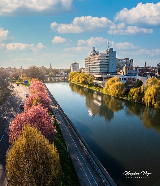 File:Crisul Repede River.jpg