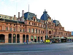 El edificio de la Estación Plaza Constitución y dársenas de colectivos