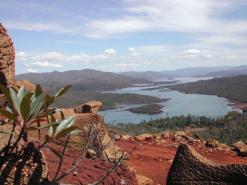 File:Lac de Yaté 04.jpg