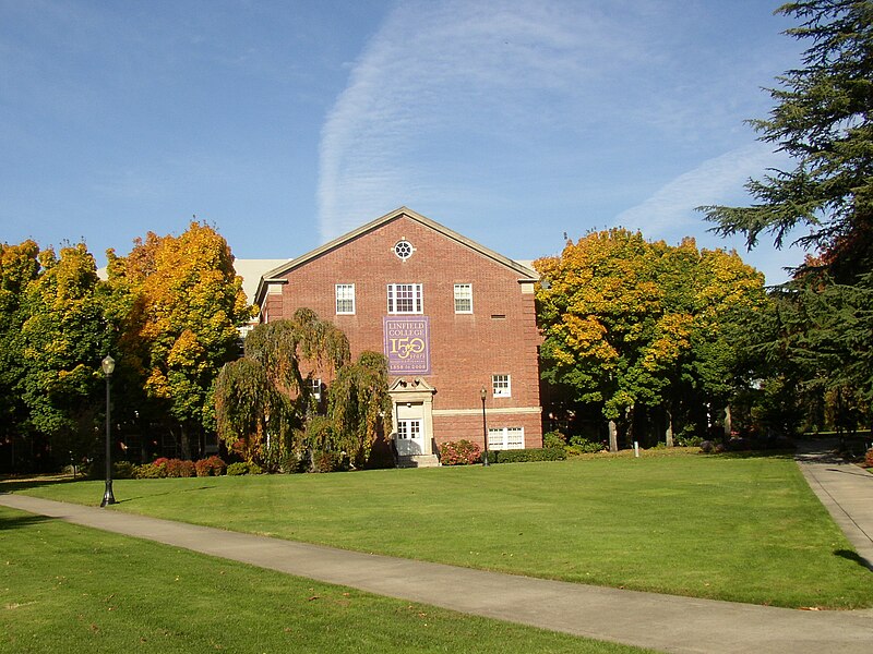 File:Melrose Hall.jpg