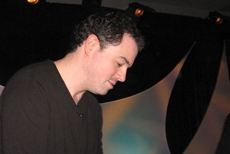 File:Seth Macfarlane flipped.jpg