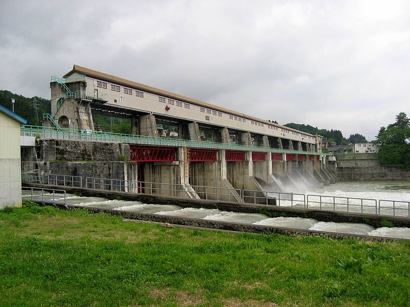 File:Miyanaka dam discharge.jpg