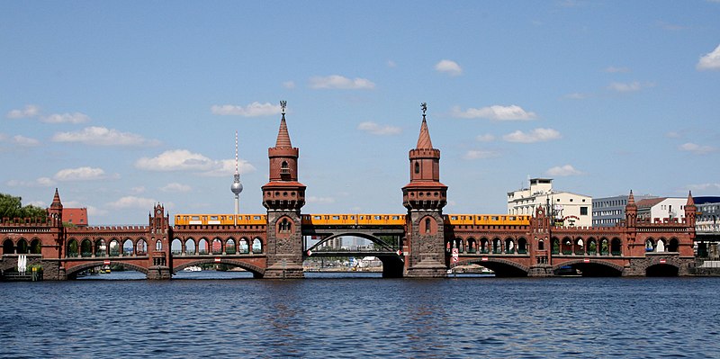 Файл:Oberbaumbrücke mit U-Bahn.jpg