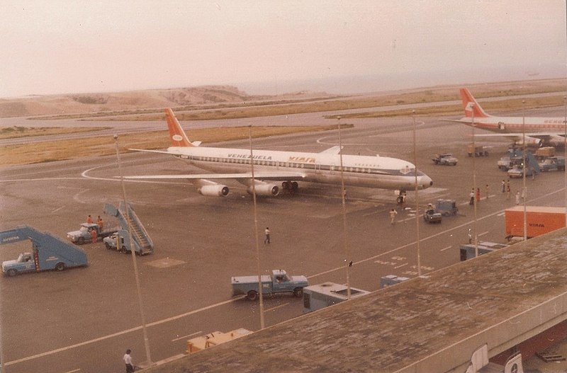 Archivo:DC-8 63 de VIASA.jpg