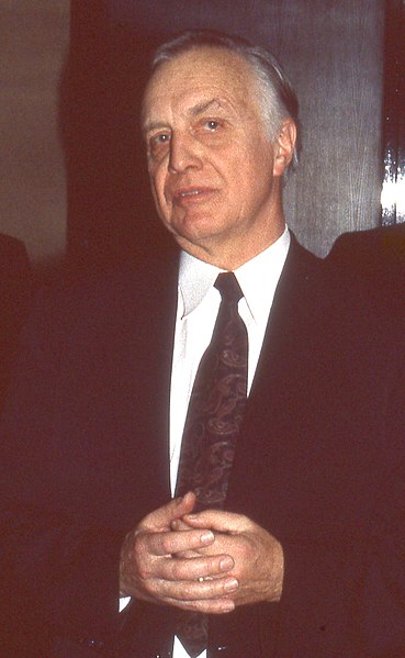 File:Hans-JoachimQueisser1995.jpg