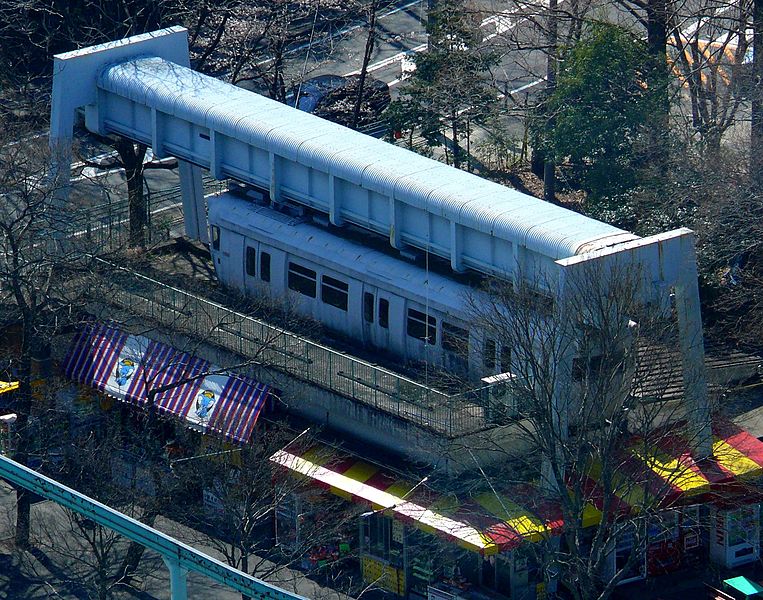 File:Higashiyama-kouen Monorail.JPG