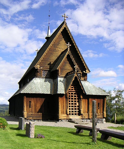 Archivo:Reinli Stavkyrkje, Sør-Aurdal.JPG