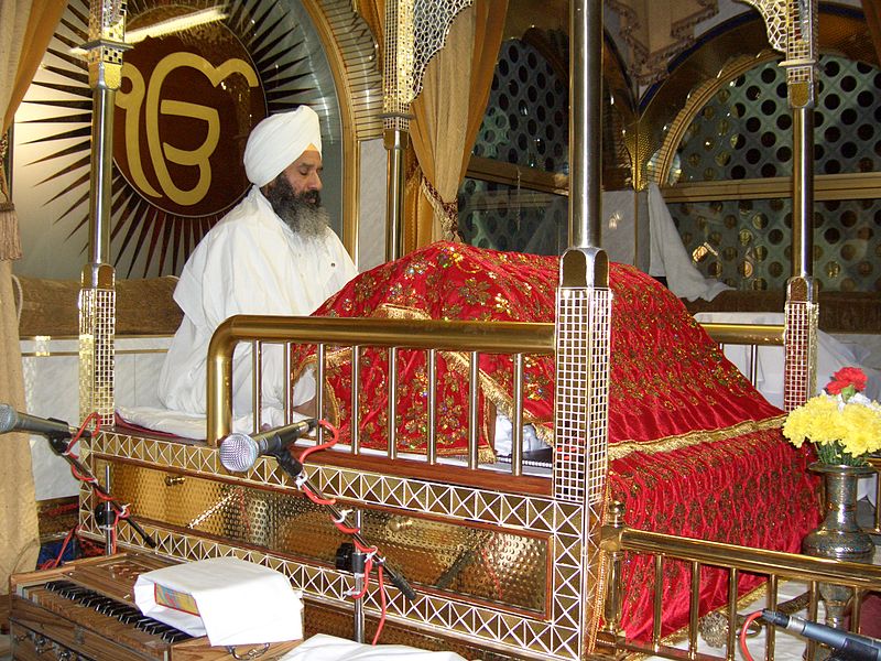 Archivo:Sri Guru Granth Sahib.jpg