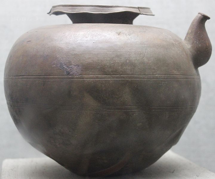 File:Copper vase nm india.JPG