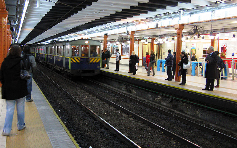 Файл:Estación Perú 02.jpg